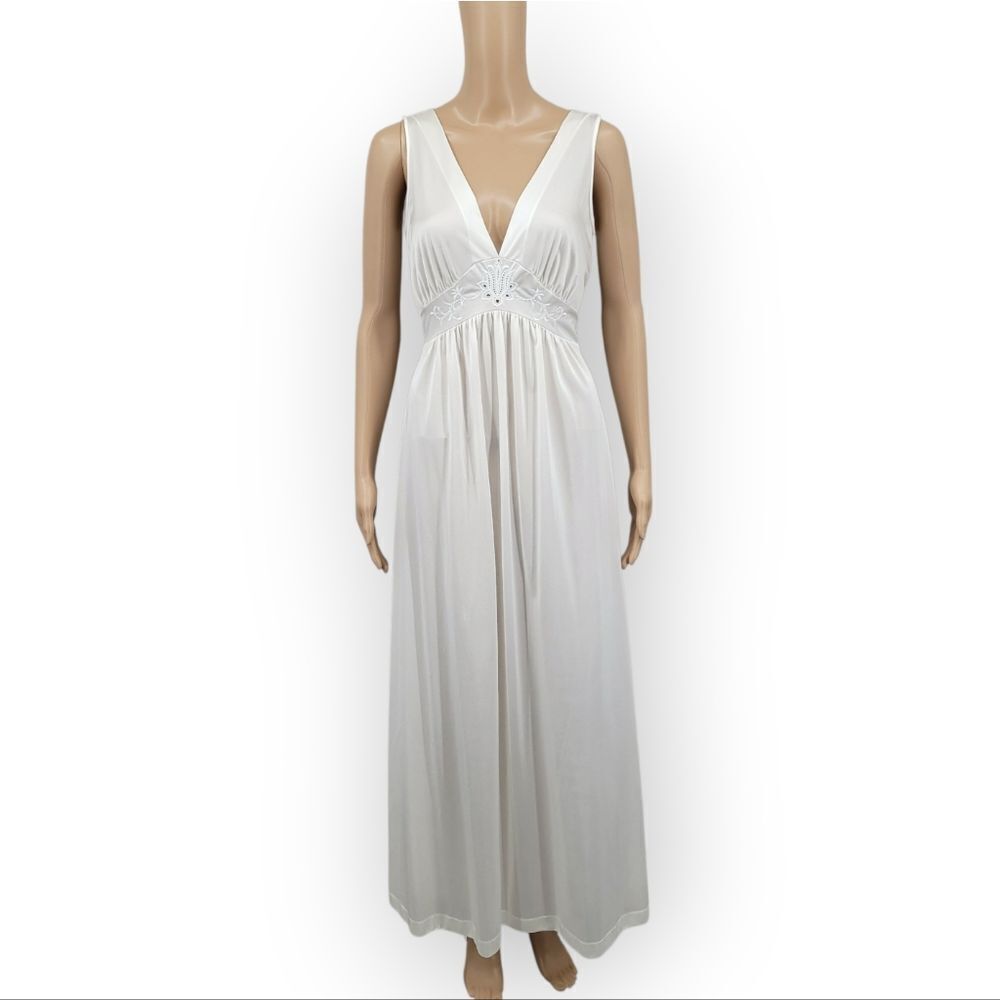 Komar Vintage White Embroidered Eyelet Chemise Nightgown Full Sweep Maxi Slip